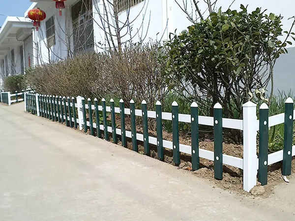 陜西咸陽(yáng)楊陵區(qū)新農(nóng)村建設(shè)pvc草坪護(hù)欄