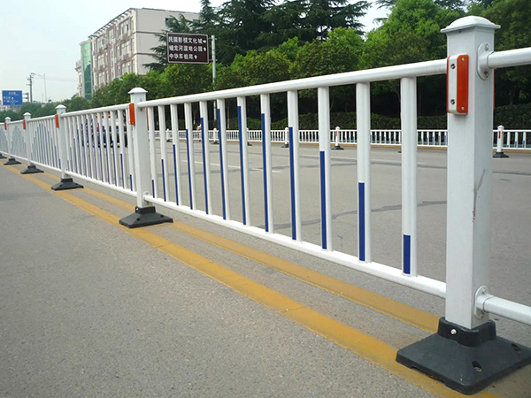 道路護(hù)欄的主要功能